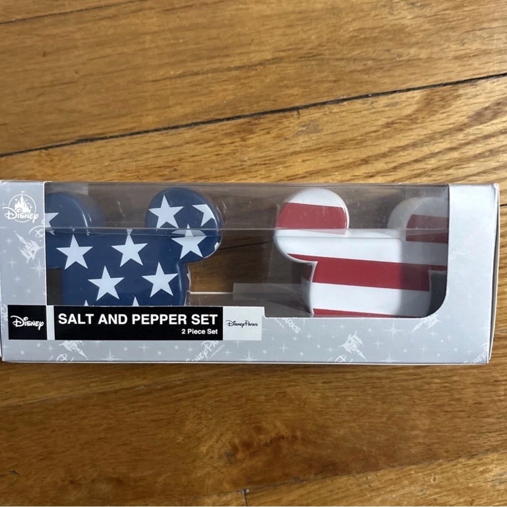 Disney Patriotic Mickey Mouse Salt and Pepper Set